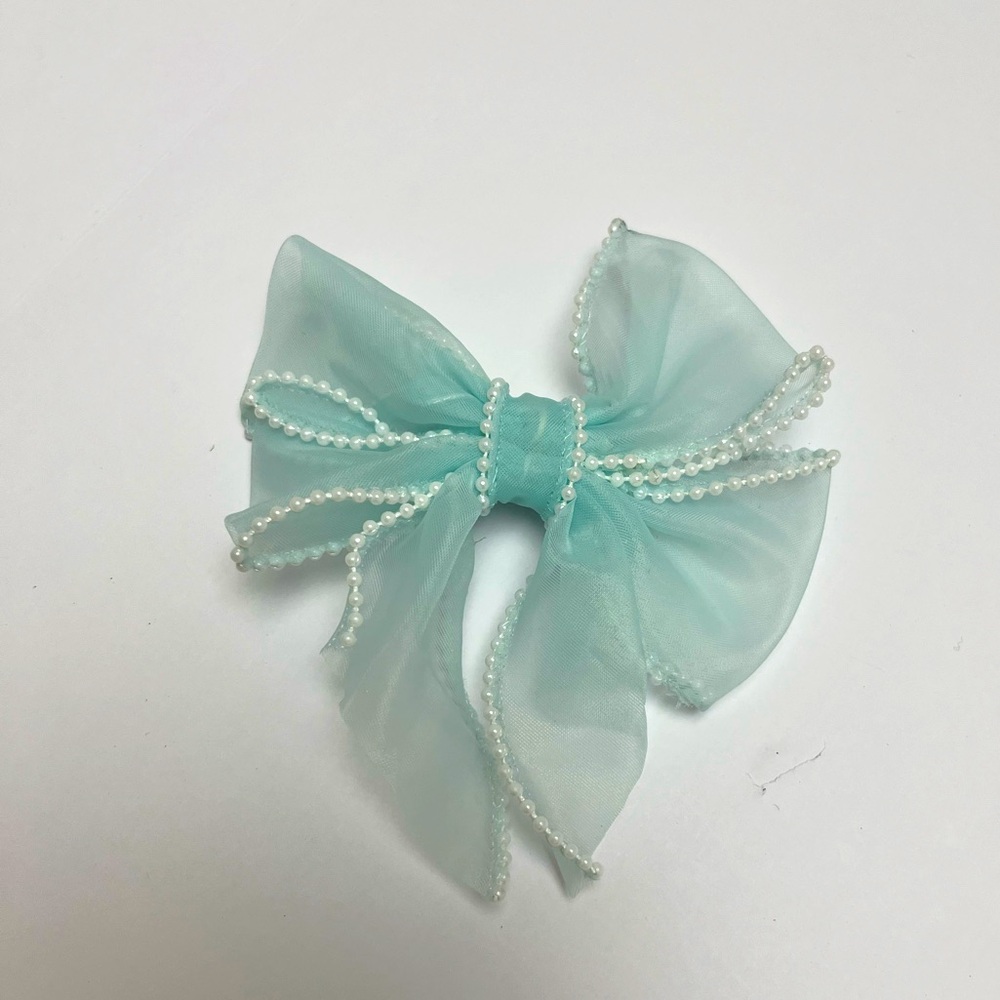 ♥️ FREE with any purchase 🙏🏽 pre loved ⚜️🩵⚜️ gorgeous blue bow hair clip